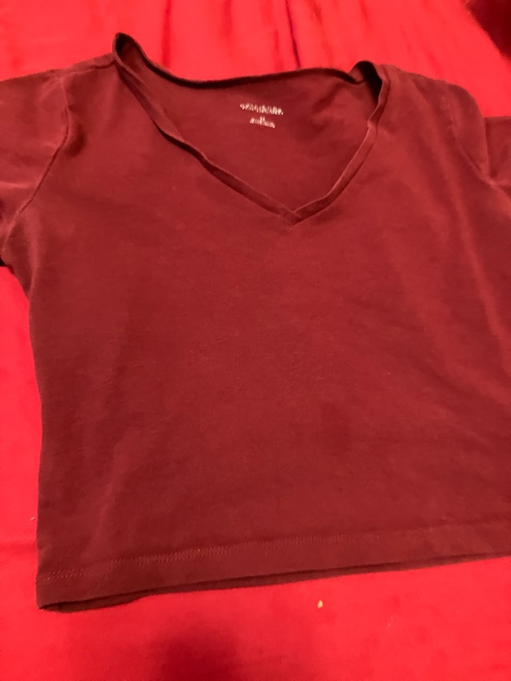 V-Neck Short Sleeve Tee in Deep Burgundy